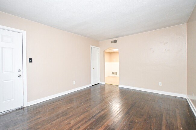 Building Photo - 3042 Percy Ave