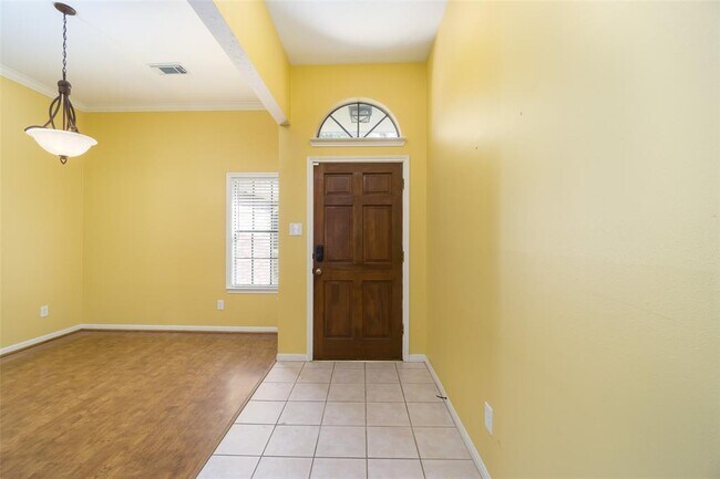Building Photo - 25915 Mill Pond Ln