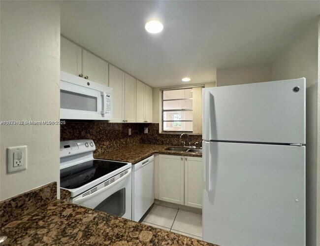 Foto del edificio - 8850 Fontainebleau Blvd