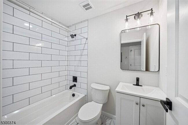 Foto del edificio - 549 S Orange Ave