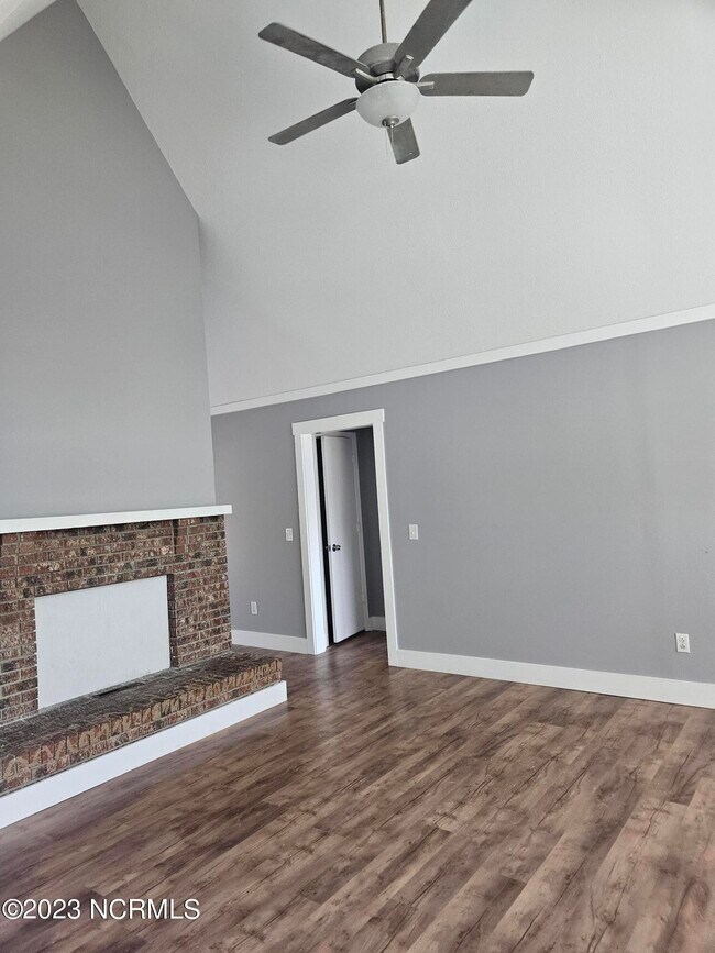 Building Photo - 814 Lorraine Dr