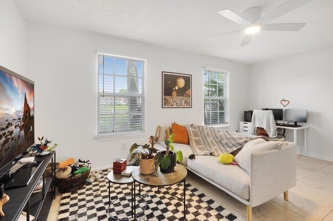 Foto del edificio - 1215 Crystal Way