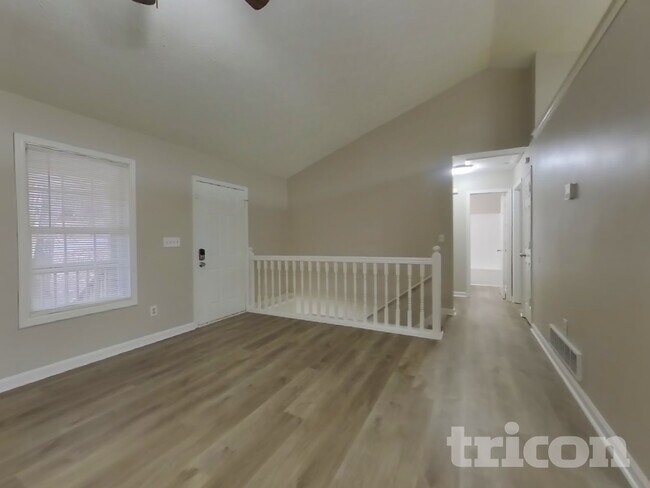 Foto del edificio - 128 Cliff Ct