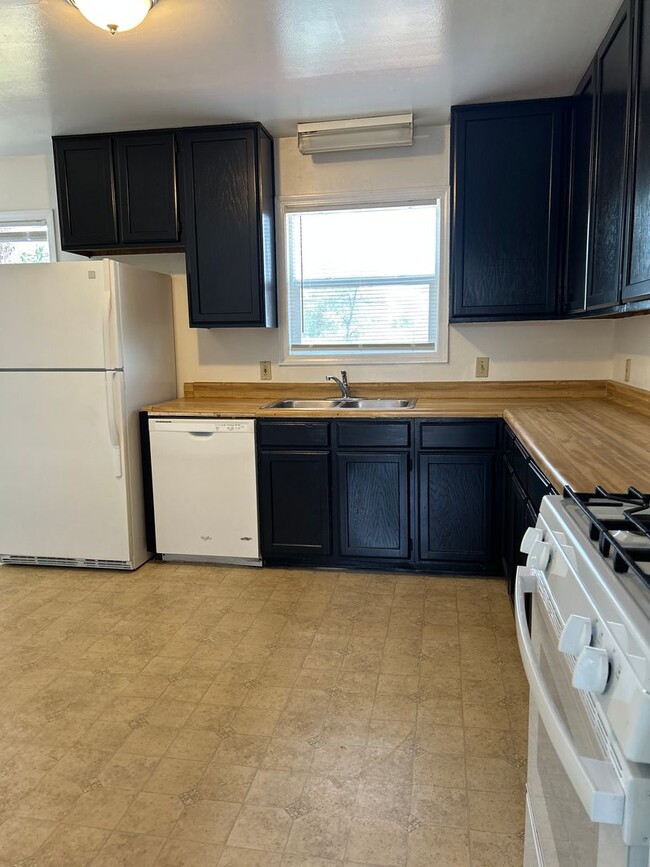 Building Photo - 3 Bedroom Apartment in Cheney