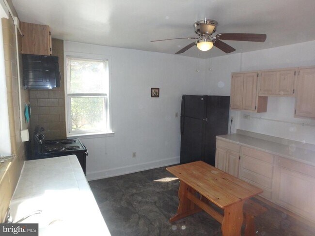 Building Photo - 115 Harding Ave