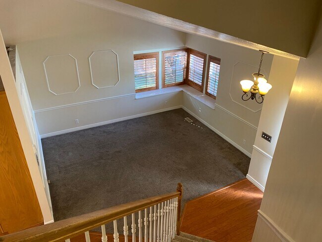 Building Photo - 4 Bed 2 1/2 Bath Home in Sandy