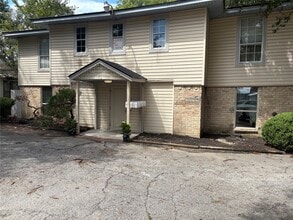 Building Photo - 1209 N Roberson St