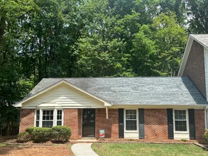 Building Photo - 2440 Cottage Pl