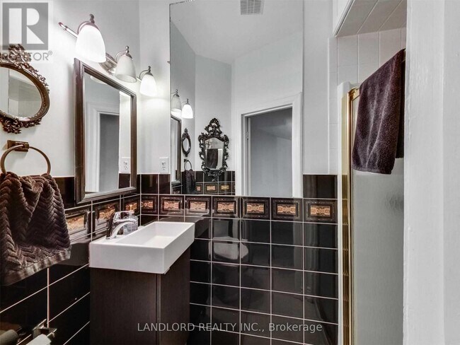 Photo du bâtiment - 2251 Dundas St W