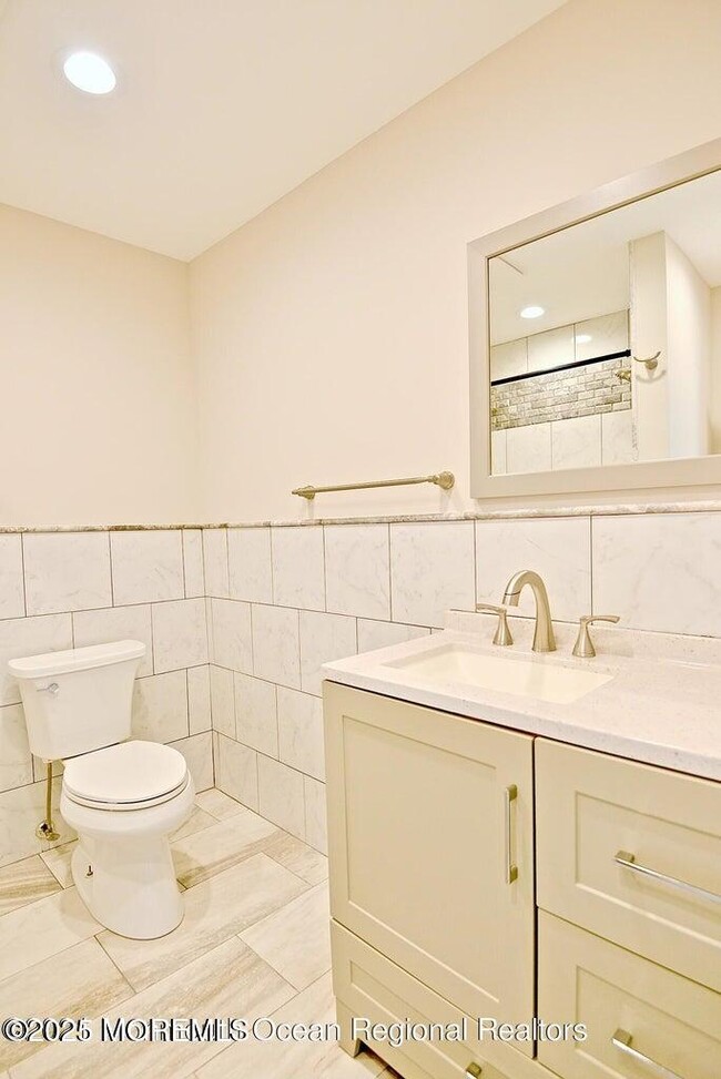 Building Photo - 168 Esmeralda Ct
