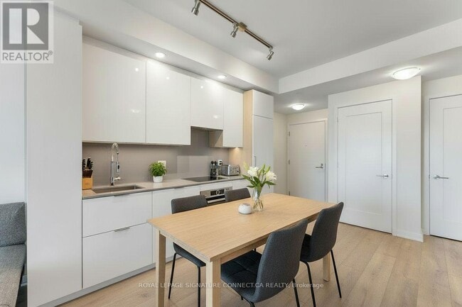 Building Photo - 28 Freeland St