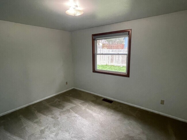 Foto del edificio - Fantastic 3 Bedroom Home with Fenced Yard and Garage!