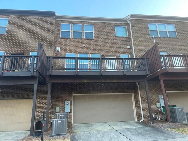Foto del edificio - 3340 Twinrose Pl