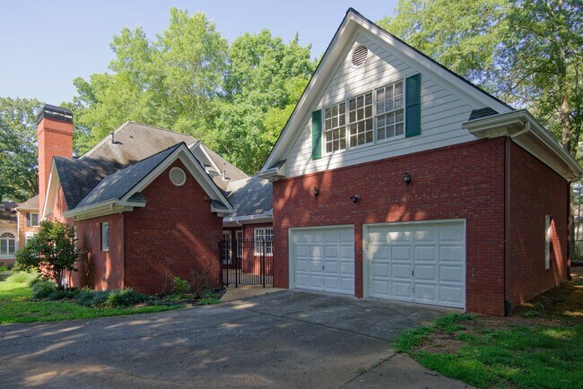 Building Photo - Beautiful 4BR, 3.5BA luxury home in Brookhaven