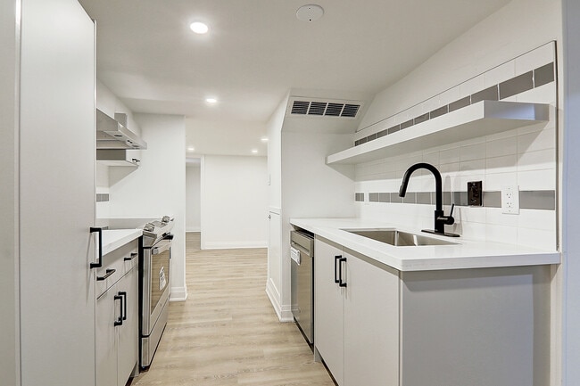 Building Photo - 130 Lambton Ave