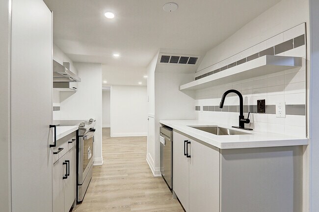 Photo du bâtiment - 130 Lambton Ave