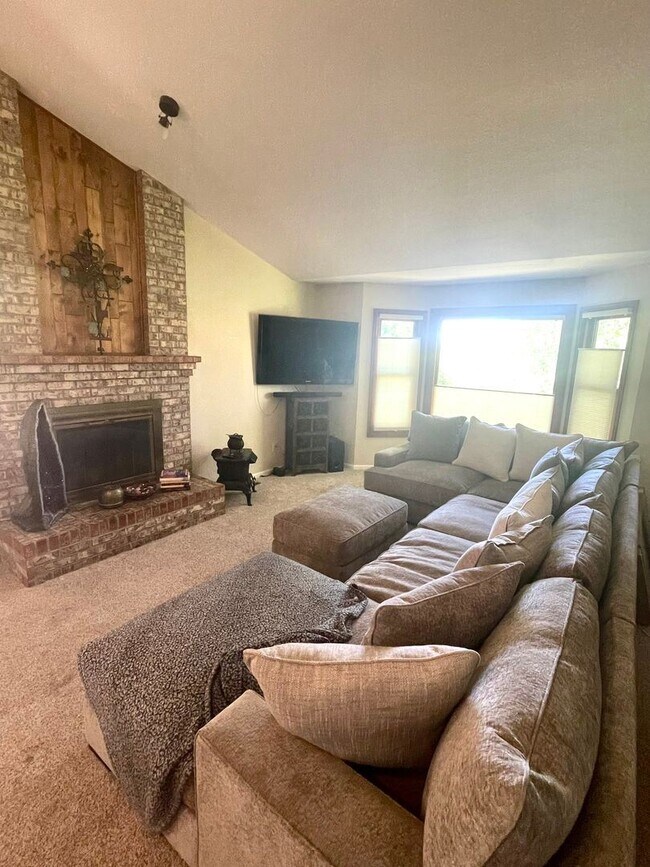 Building Photo - 4 br, 4 bath House - 2355 Ranch Dr.