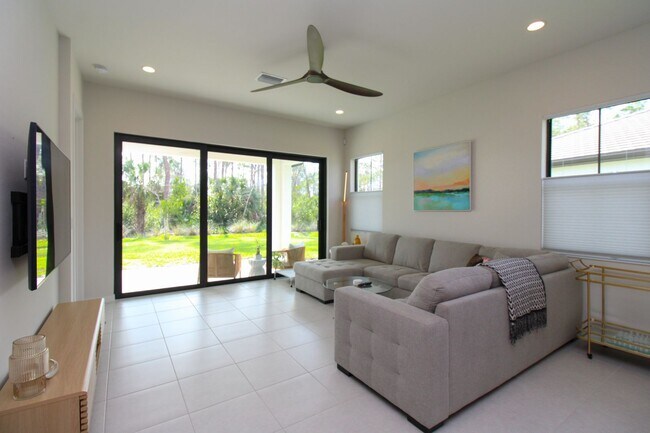 Foto del edificio - ***ANNUAL FURNISHED OR UNFURNISHED***AVAIL...