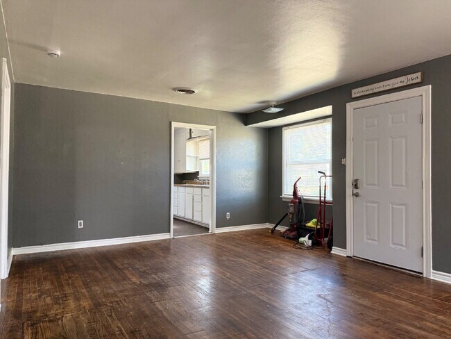 Foto del edificio - Steps from Beautiful  Park, Bonus Room & Central Lubbock Living!