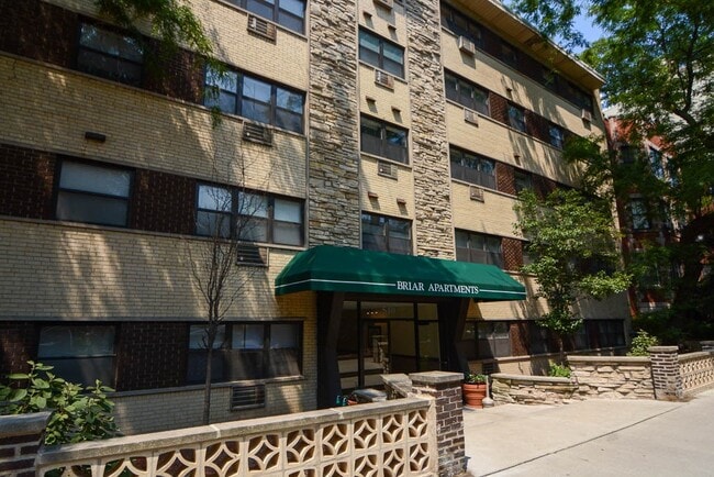 Building Photo - 515 W Briar Pl