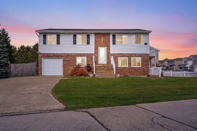 Building Photo - 4 Bay Pl