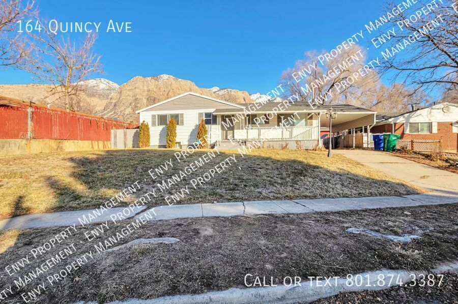 Primary Photo - Beautiful 5 Bed, 2 Bath Pet-Friendly Home ...