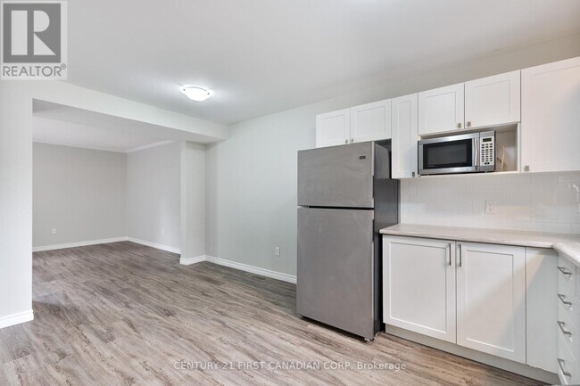 Building Photo - 217 Martinet Ave