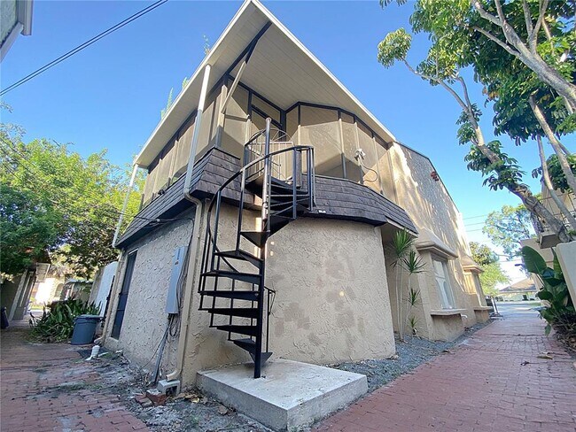 Building Photo - 744 Overlook Dr