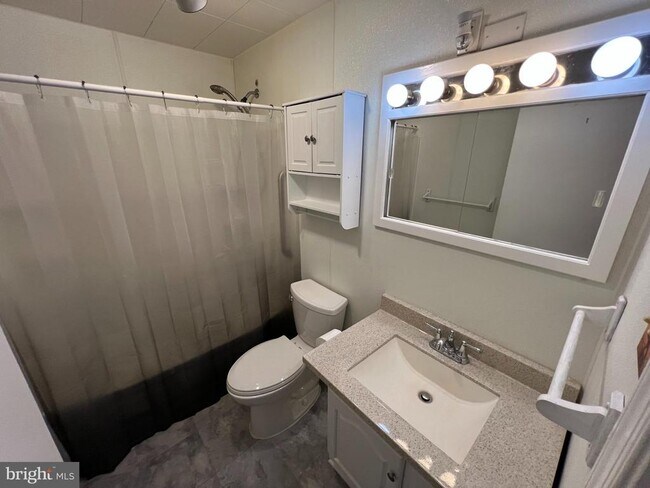 Foto del edificio - 8104 Mid Haven Rd