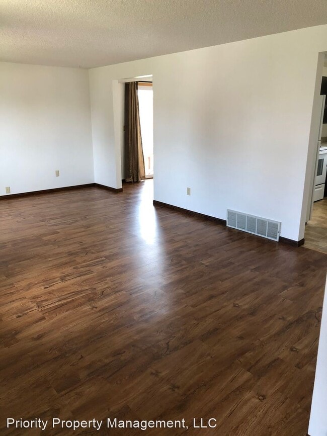 Building Photo - 3 br, 1.5 bath House - 802 Greenway B