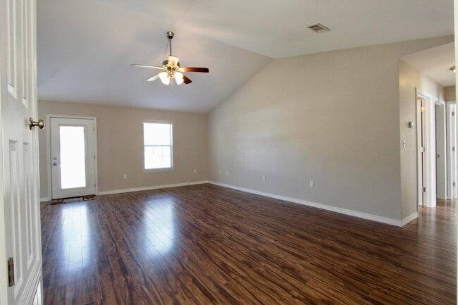 Building Photo - 3151 Forrest Ave