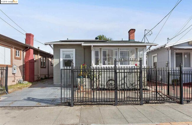 Building Photo - 3620 Allendale Ave