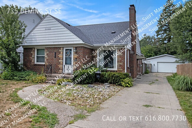 Building Photo - 735 Deming St SE