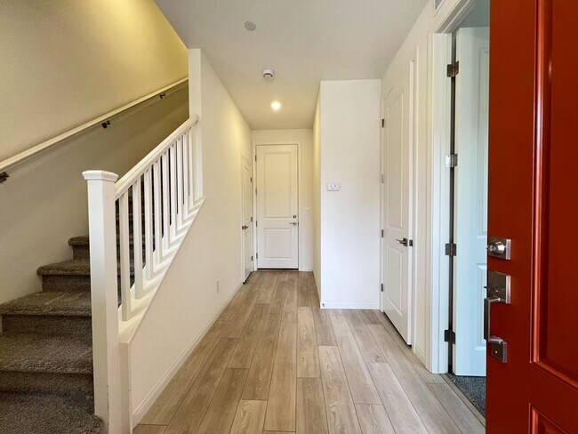 Building Photo - Wonderful 3-story single house in Kestrel ...
