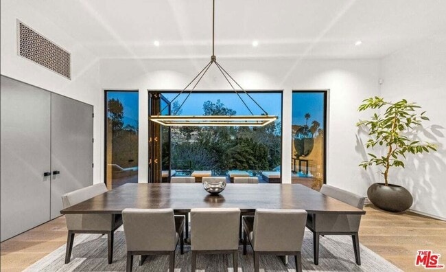 Building Photo - 727 N Beverly Glen Blvd