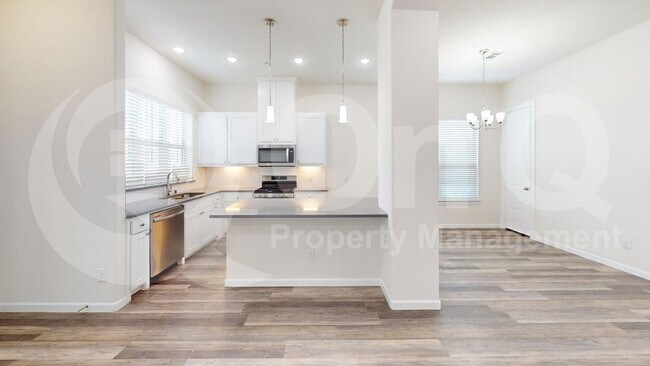Building Photo - 16184 Doe Lk Dr