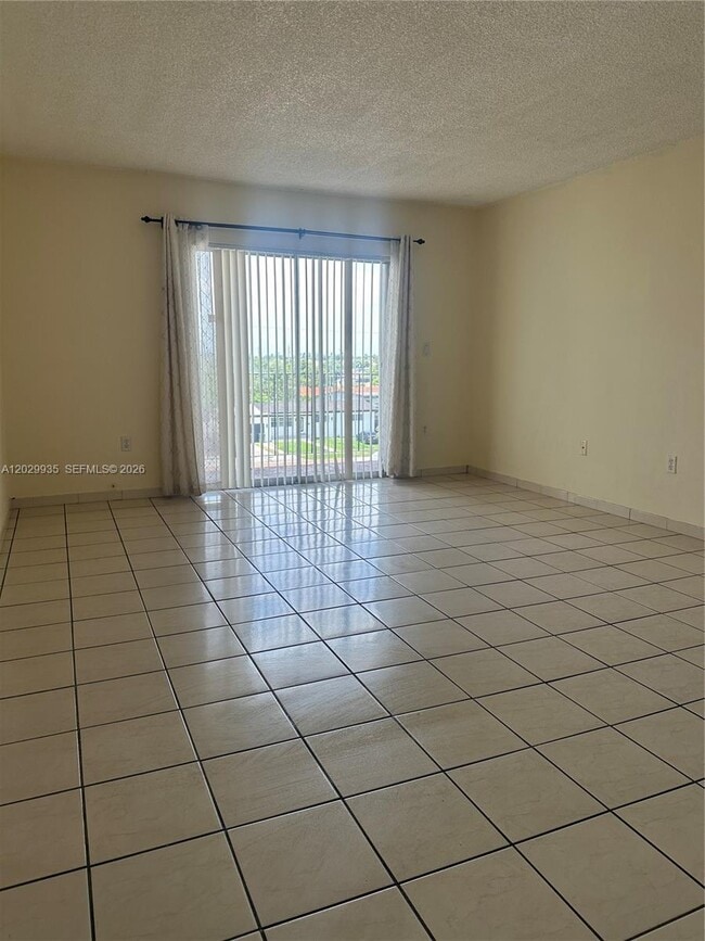 Foto del edificio - 1075 W 68th St