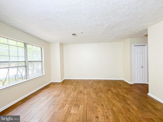Foto del edificio - 7218 Mahogany Dr