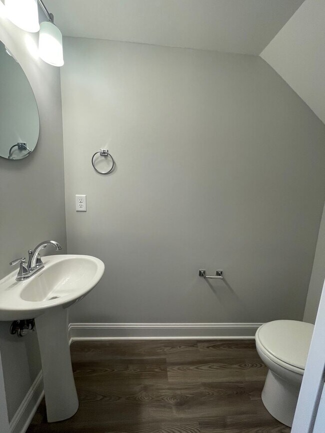 Foto del edificio - 3 Bedrooms, 2.5 Baths 2-story townhome