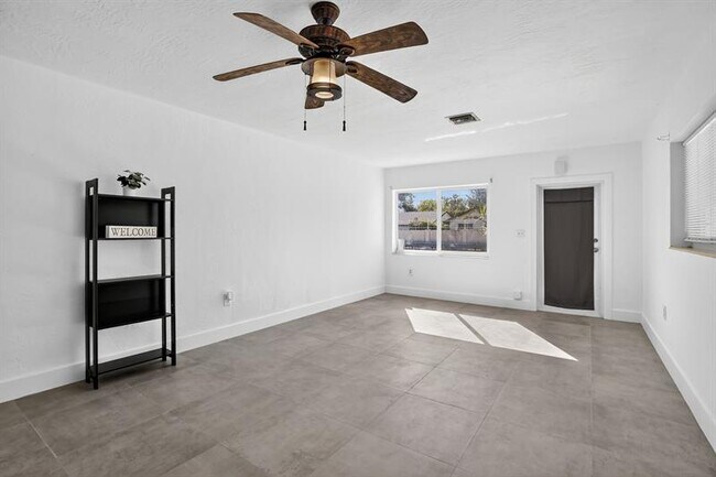 Foto del edificio - 642 SW 11th St