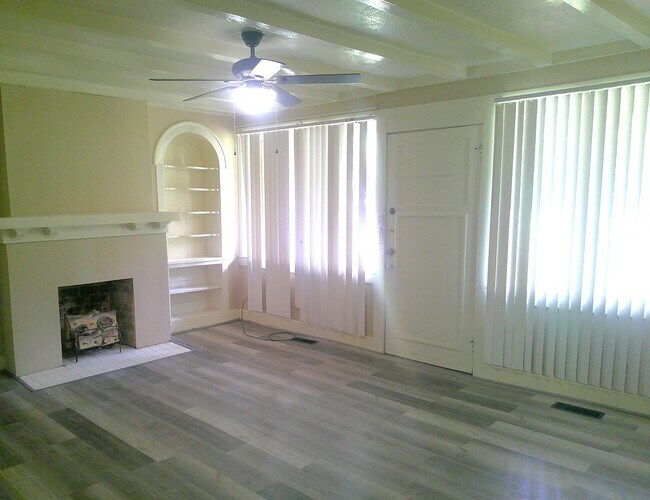 Building Photo - ****JUST REDUCED*****