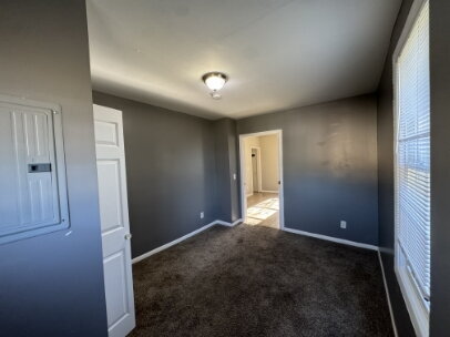 Foto del edificio - 933 Front Ave