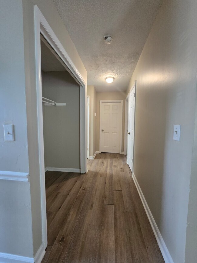 Foto del edificio - 4502 Bonnell Dr NW