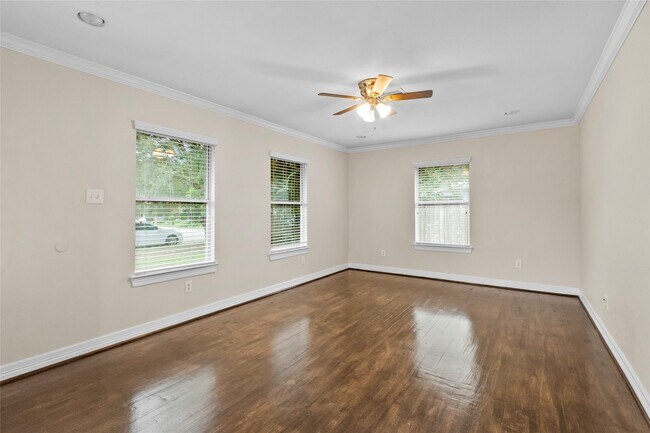 Foto del edificio - 804 Valerie Ave