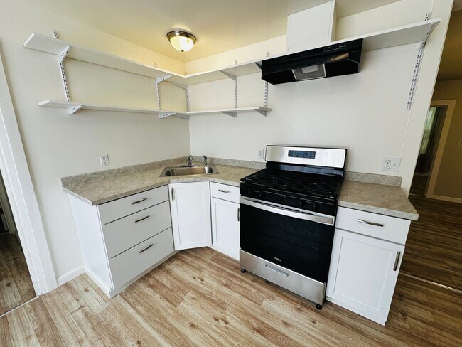 Foto del edificio - Large Corner Property