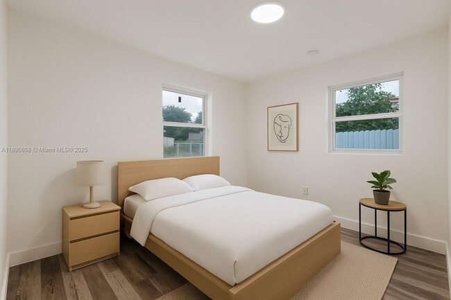 Building Photo - 725 Burlington St