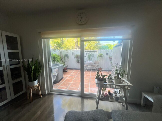 Foto del edificio - 421 NW 109th Ave