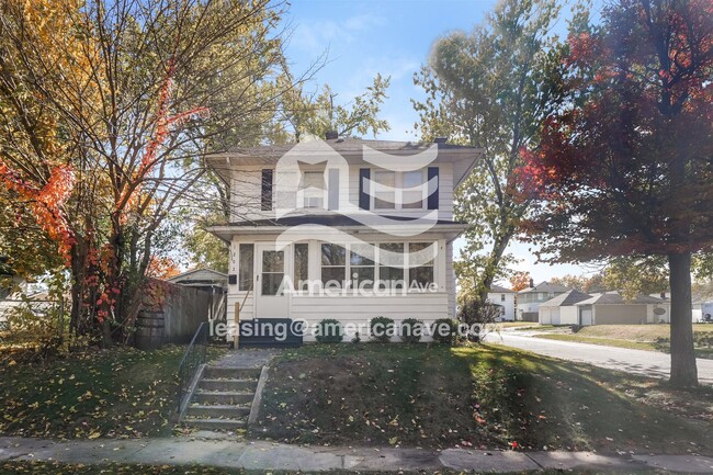 Building Photo - 1202 E Fox St