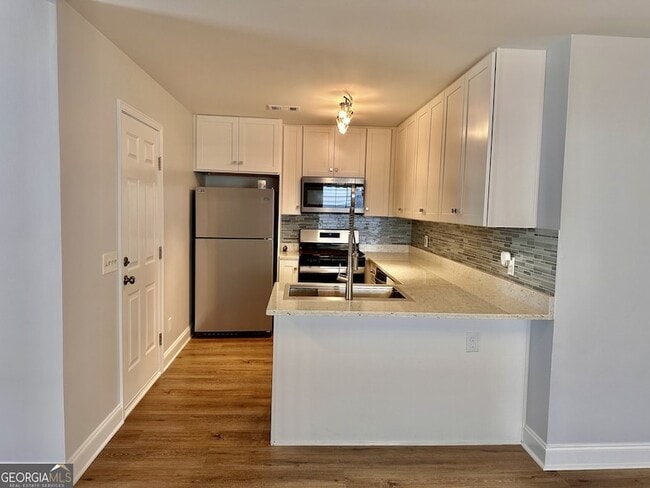 Foto del edificio - 2651 St Charles Ln NW