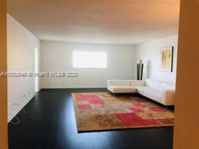 Foto del edificio - 4751 NW 21st St
